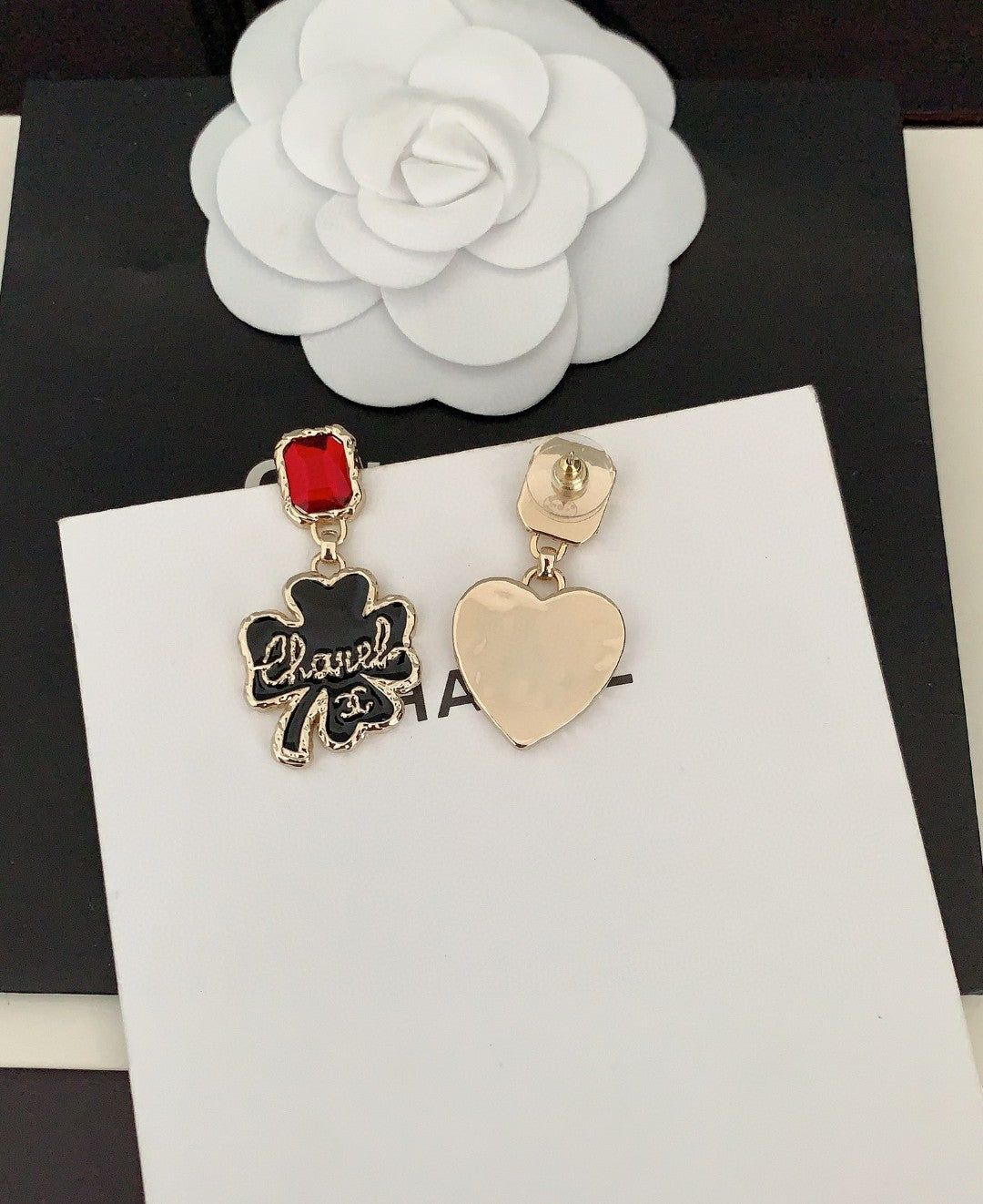 18K Chanel Heart Earrings
