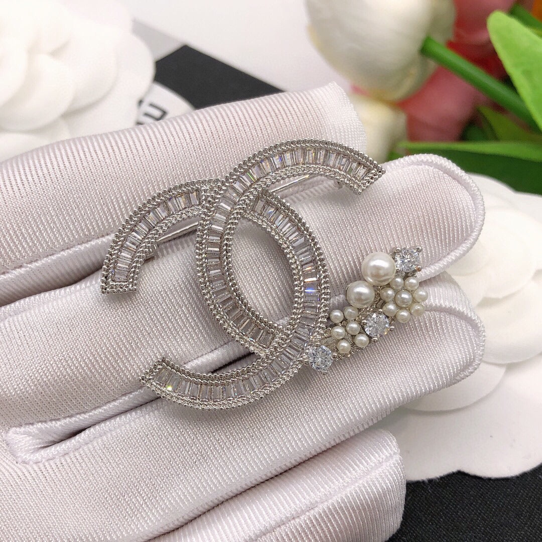 18K Chanel Star Crystals Brooch