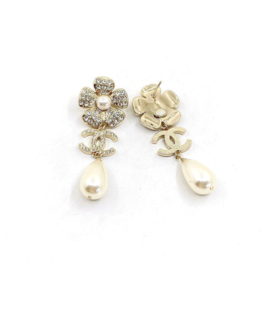18K  Chanel Pearl Flowers Earrings