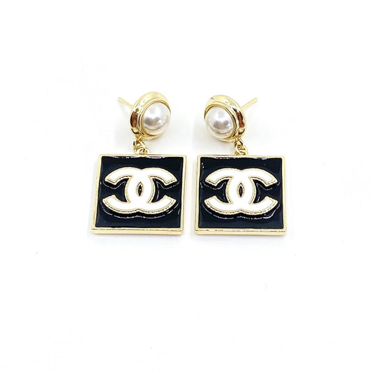 18K  Chanel Square Pearl Pendant Earrings