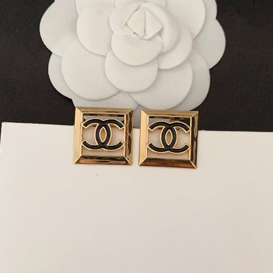 18K  Chanel Square Hollow Earrings