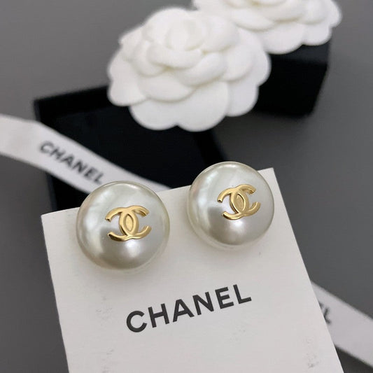 18K  Chanel Pearl Gold Round Earrings